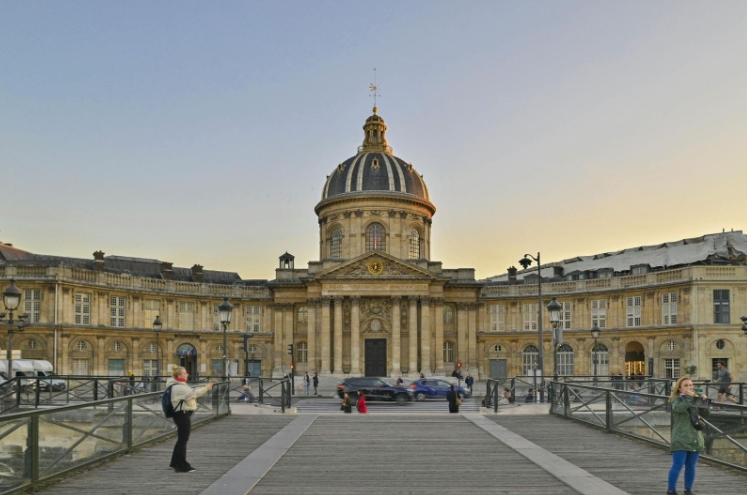 L’Académie française a finalement tranché : « au temps pour moi » est la bonne orthographe